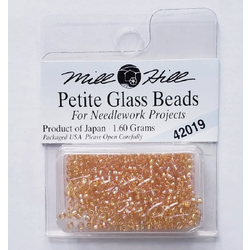 Mill Hill  Mill Hill Petite Glass Beads 15/0 (1,5 ).  2